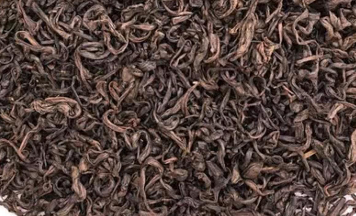 Thé Noir    100g — Le caractère des montagnes : une rondeur cuivrée, boisée et légèrement cacaotée.